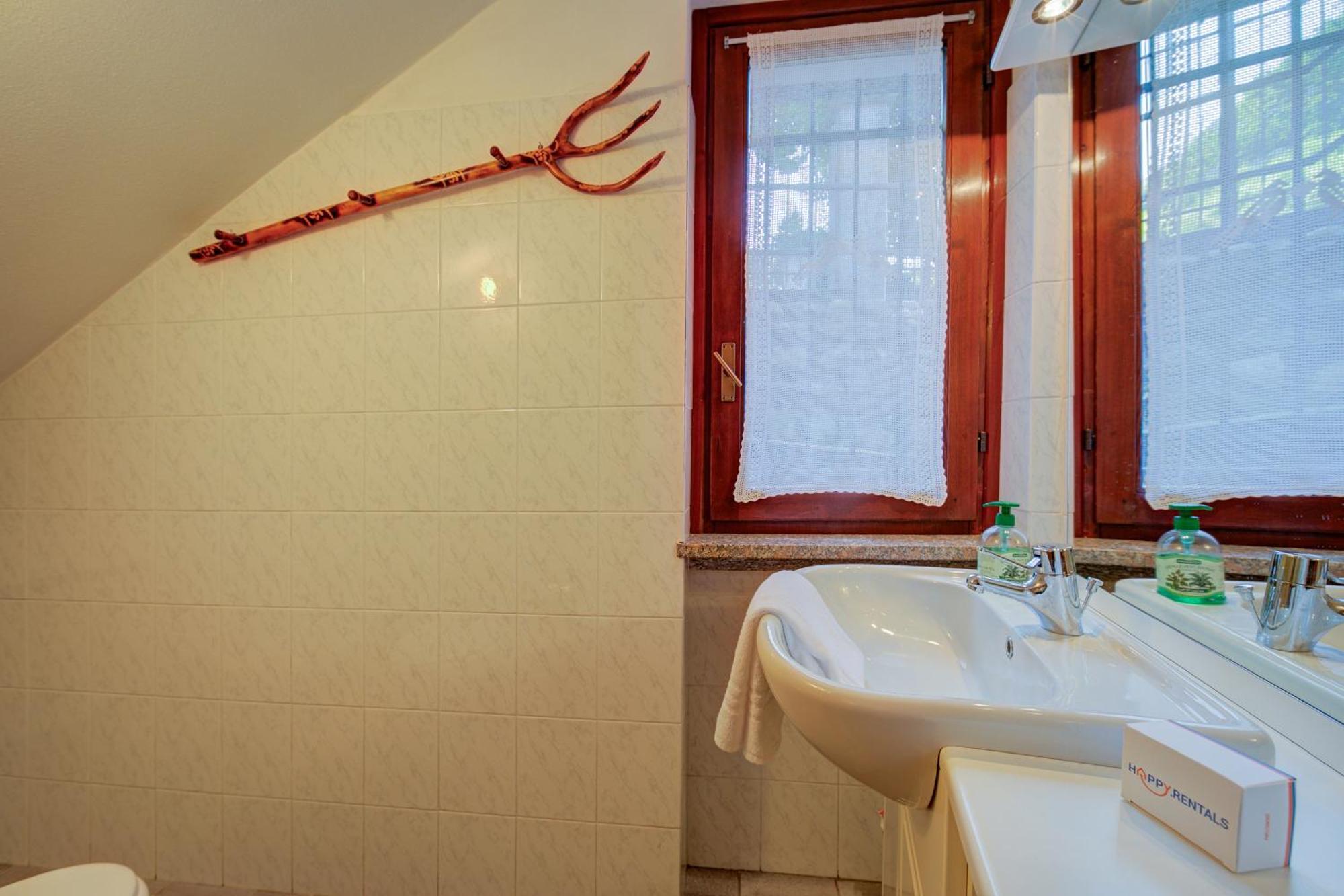 Villa Il Castagno Few Min From Beach - Happy Rentals Castelveccana Exterior foto